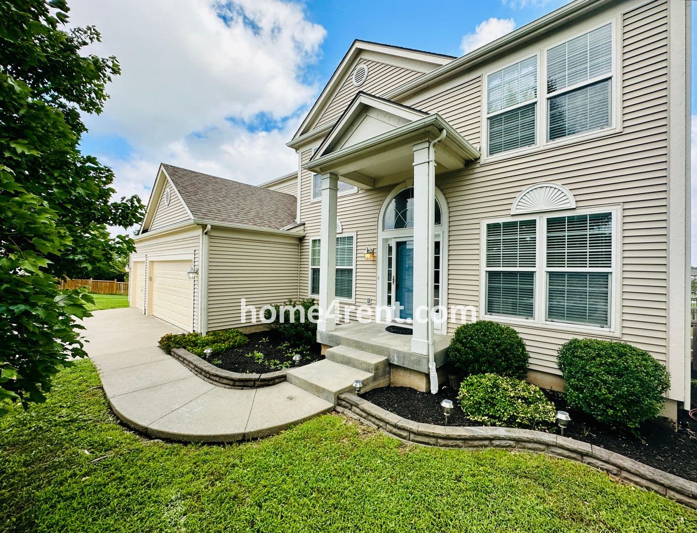 Lenexa House: 8719 Dunraven St