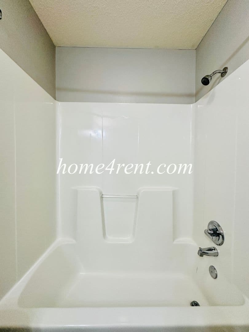 Olathe House: 11135 S Woodsonia Dr