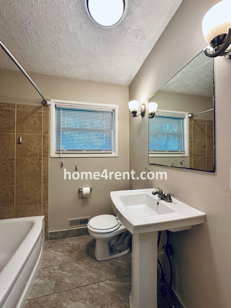 Prairie Village House: 7832 Rosewood Ln