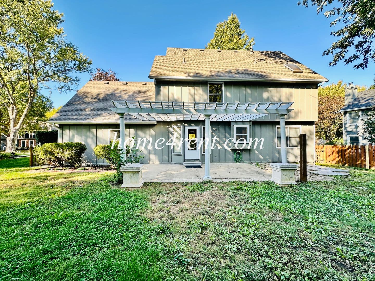 Lenexa House: 15125 W 84th St