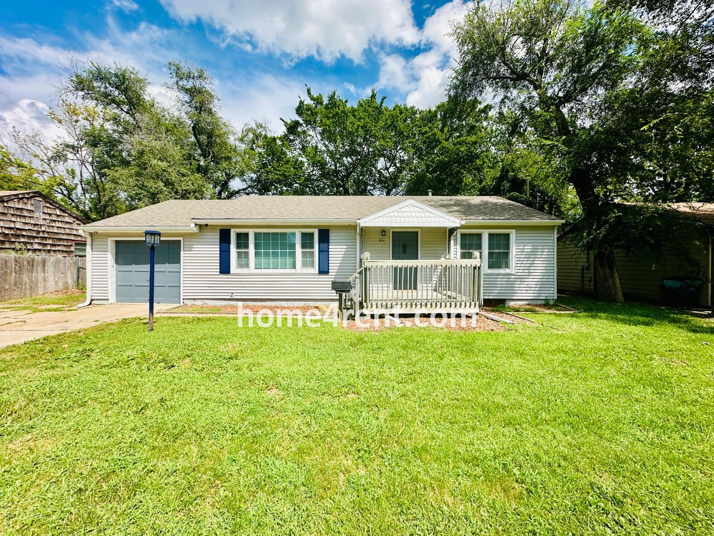 Olathe House: 804 S Weaver St