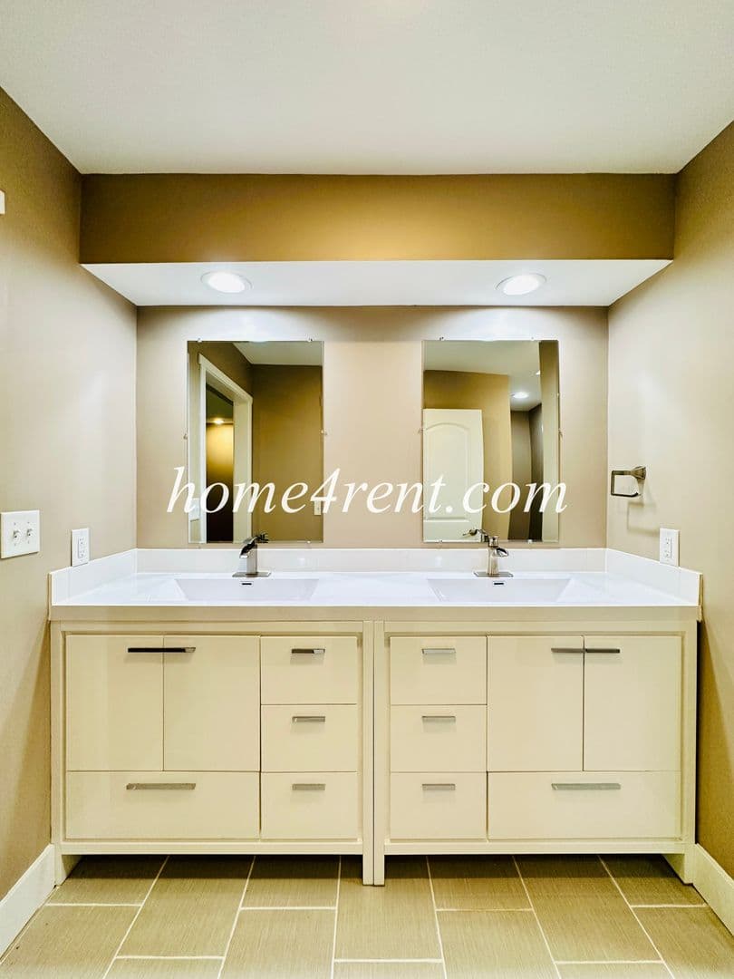 Lenexa House: 15125 W 84th St