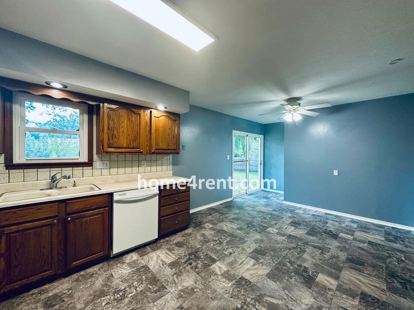 Olathe House: 804 S Weaver St