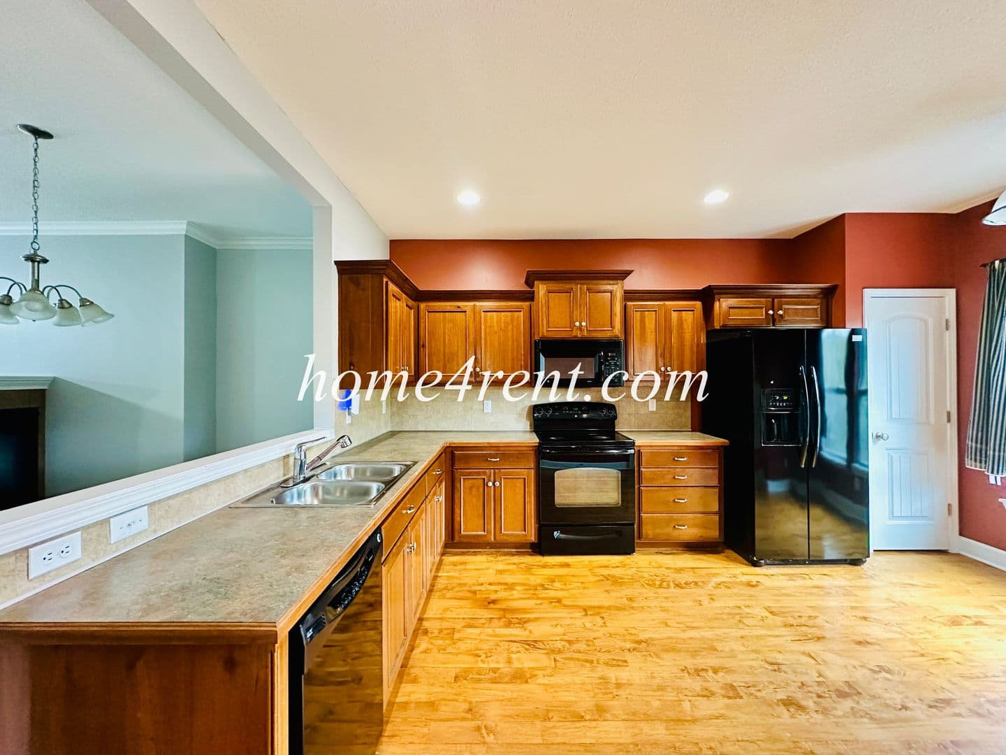 Olathe House: 11135 S Woodsonia Dr