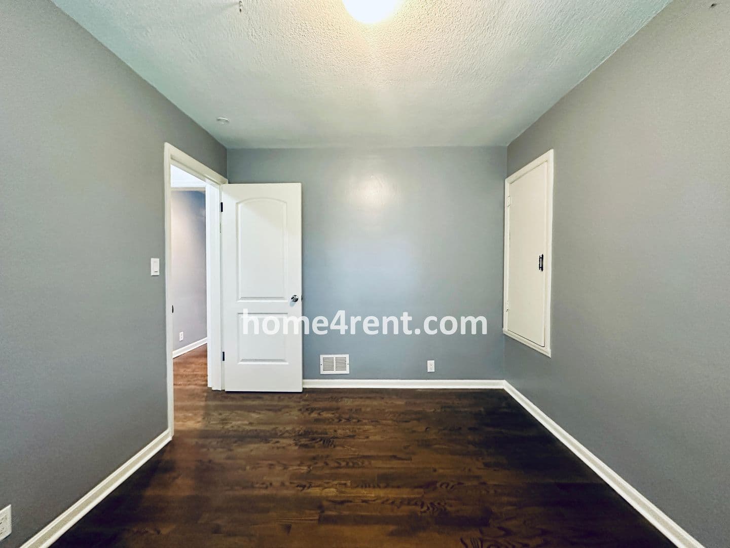 Olathe House: 804 S Weaver St