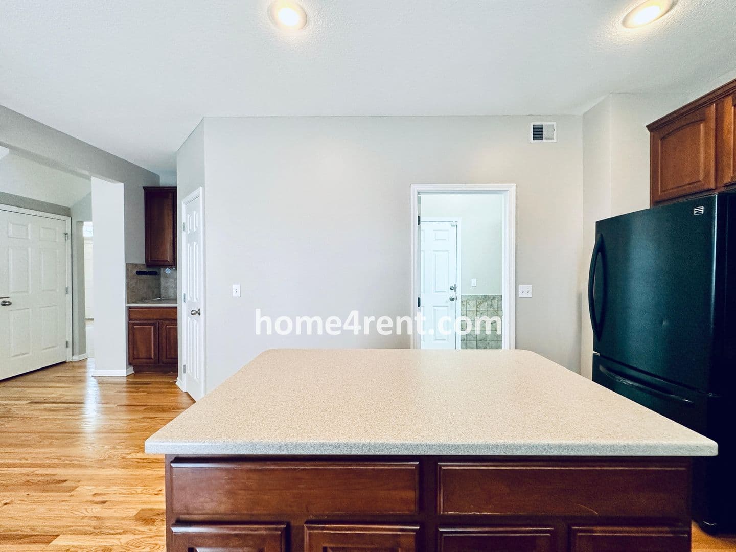 Lenexa House: 8719 Dunraven St