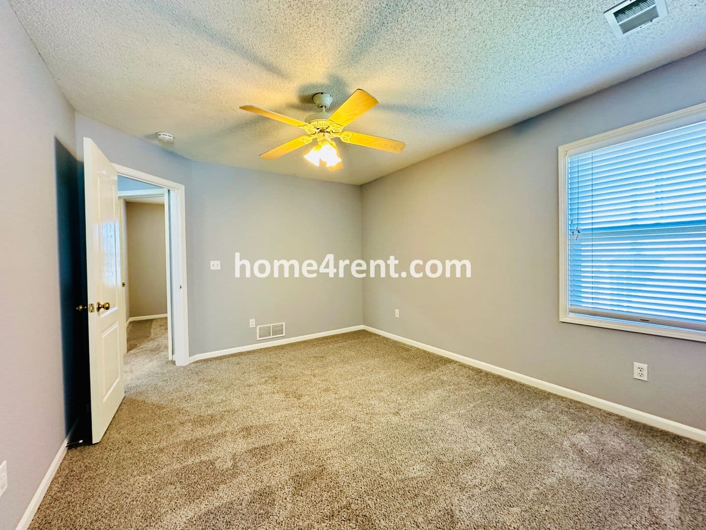 Overland Park House: 8102 W 144th Pl