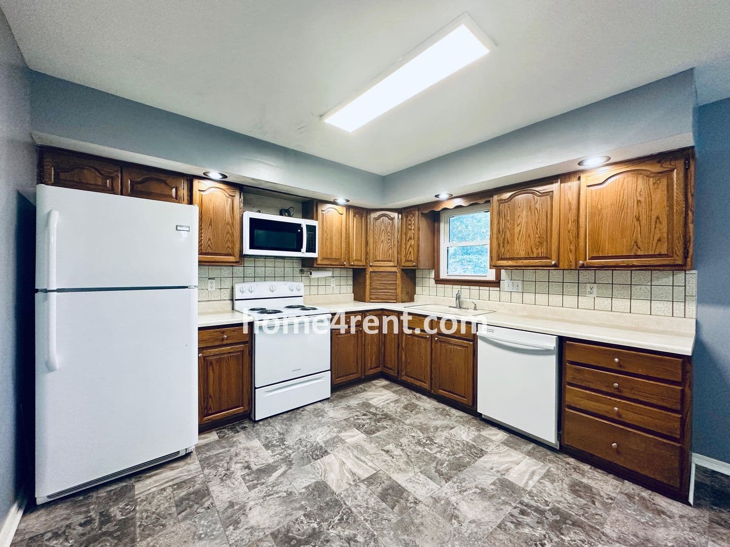 Olathe House: 804 S Weaver St