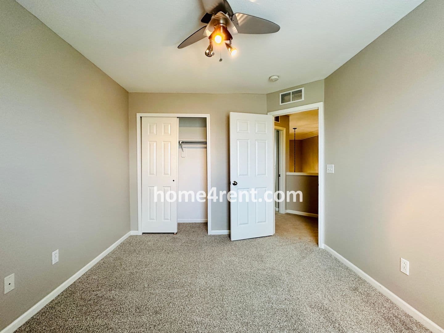 Lenexa House: 8719 Dunraven St