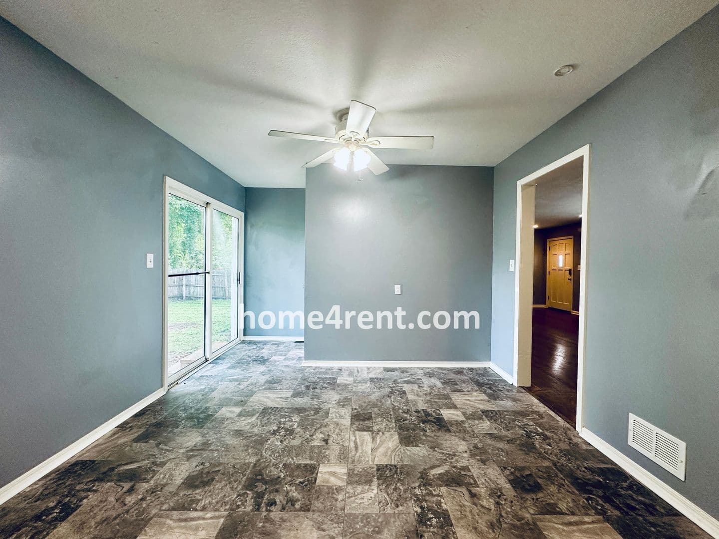 Olathe House: 804 S Weaver St