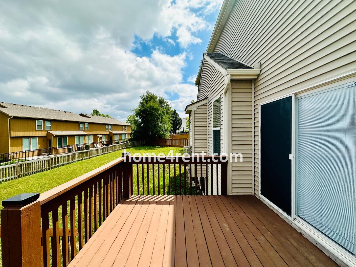 Lenexa House: 8719 Dunraven St