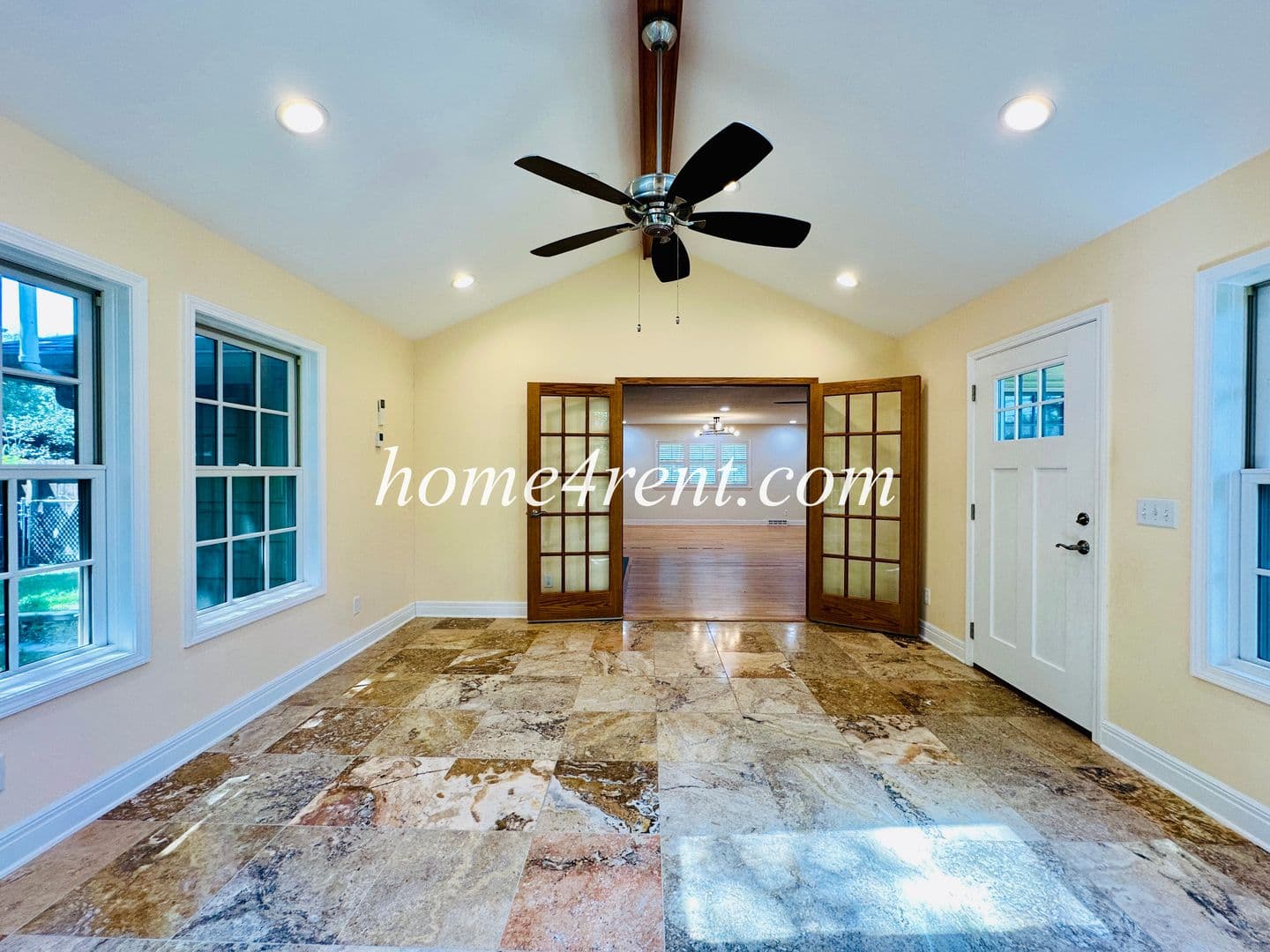 Kansas City House: 11131 Wornall Rd