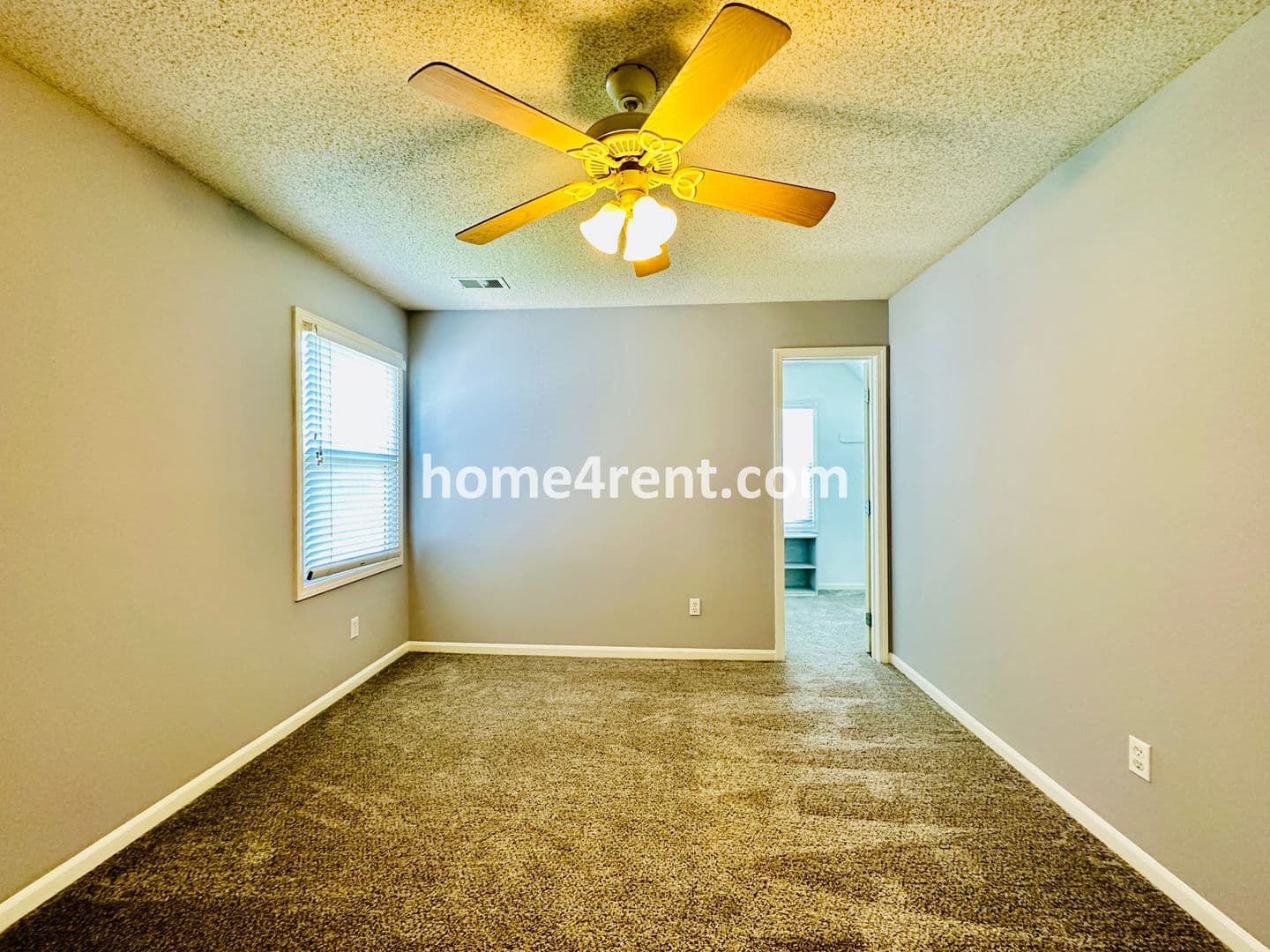 Overland Park House: 8102 W 144th Pl