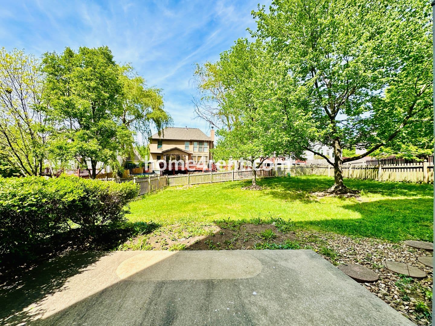 Overland Park House: 8102 W 144th Pl