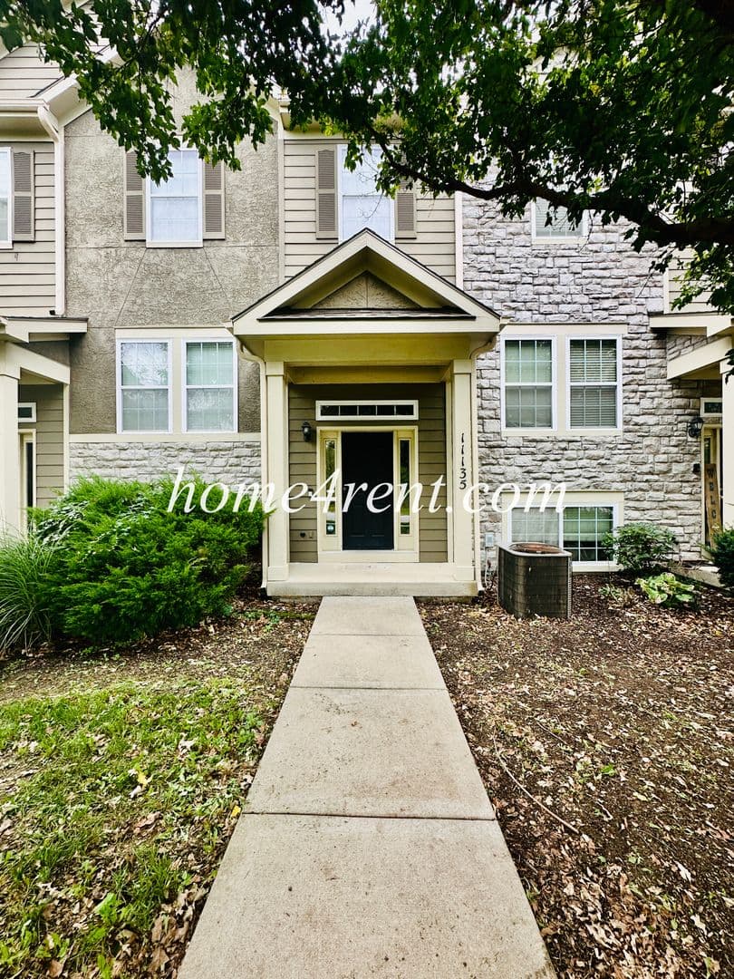 Olathe House: 11135 S Woodsonia Dr