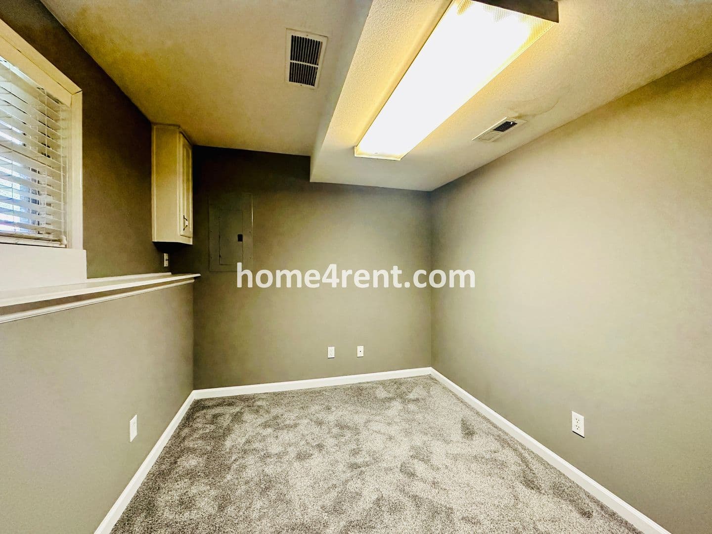 Overland Park House: 8102 W 144th Pl