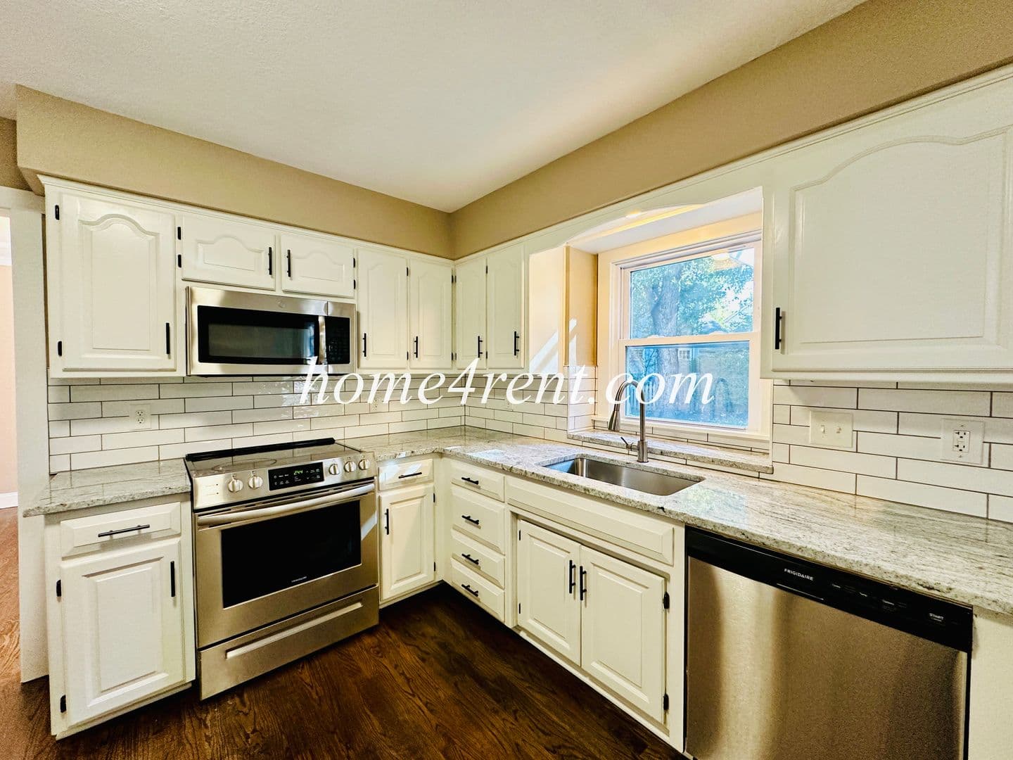 Lenexa House: 15125 W 84th St