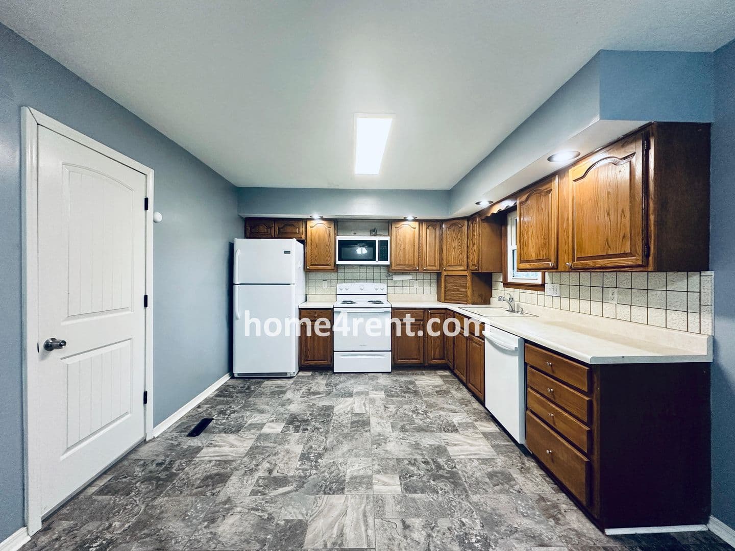 Olathe House: 804 S Weaver St