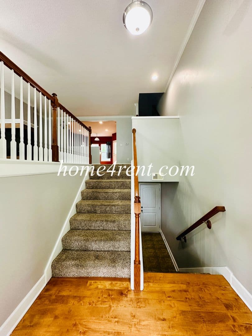 Olathe House: 11135 S Woodsonia Dr