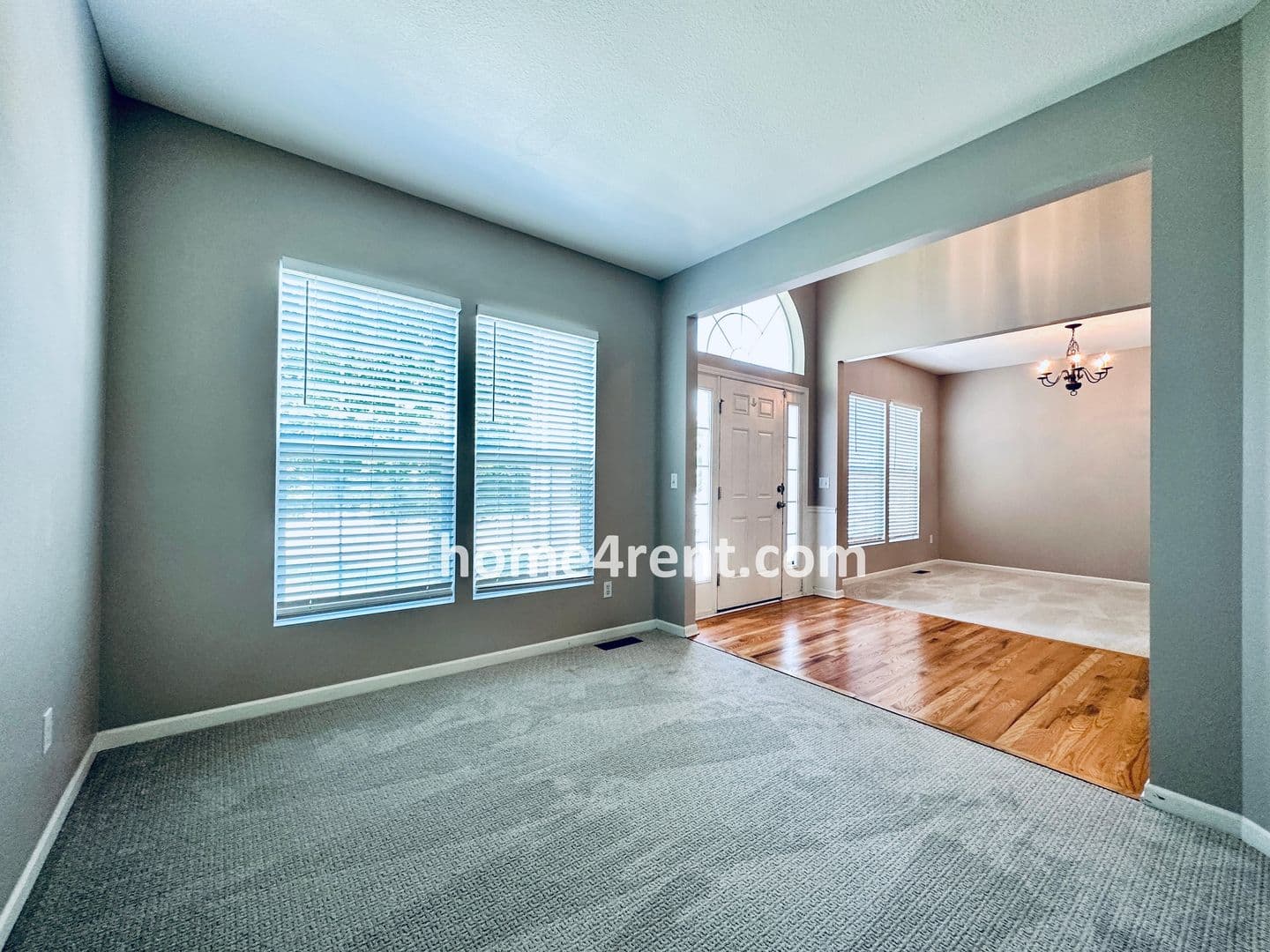 Lenexa House: 8719 Dunraven St