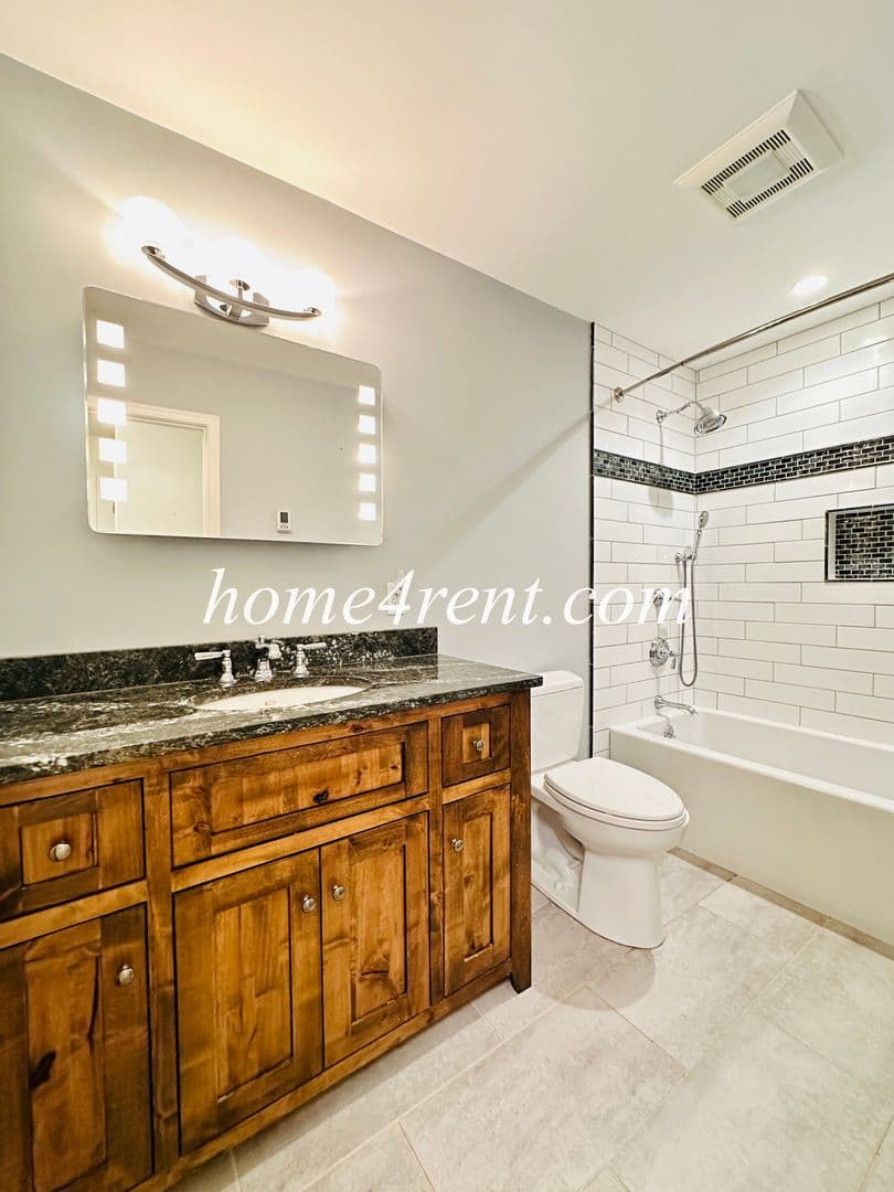 Kansas City House: 11131 Wornall Rd