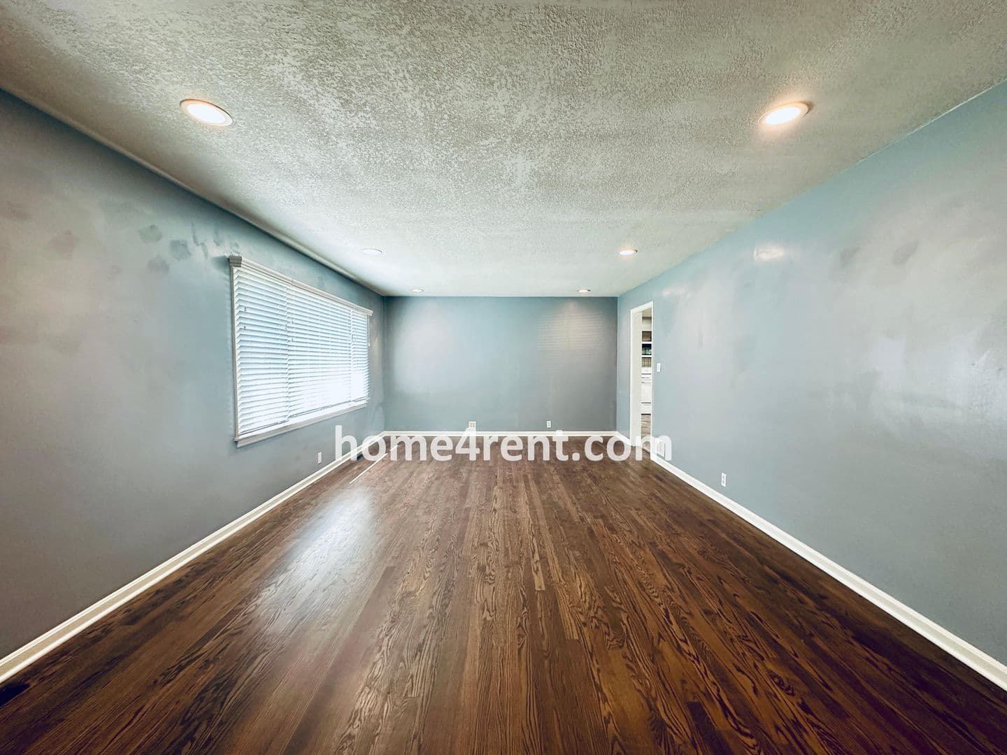 Olathe House: 804 S Weaver St