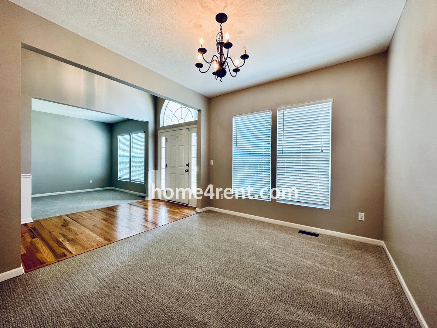 Lenexa House: 8719 Dunraven St