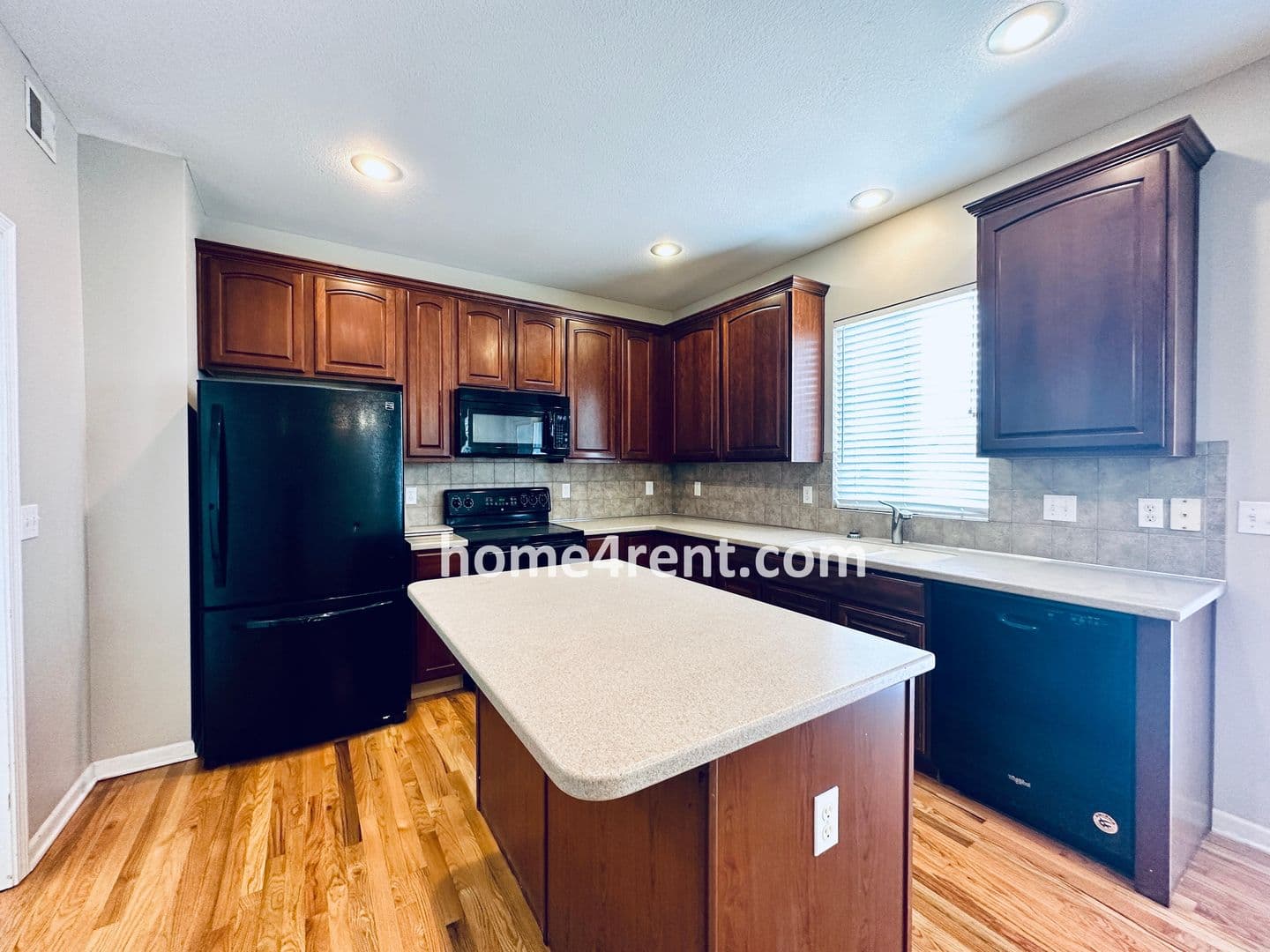 Lenexa House: 8719 Dunraven St