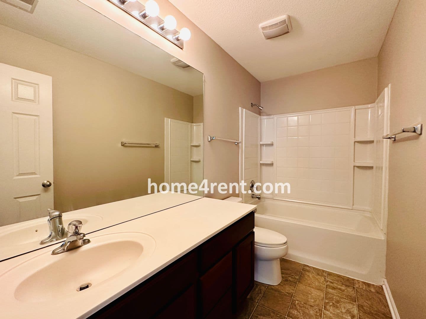 Lenexa House: 8719 Dunraven St