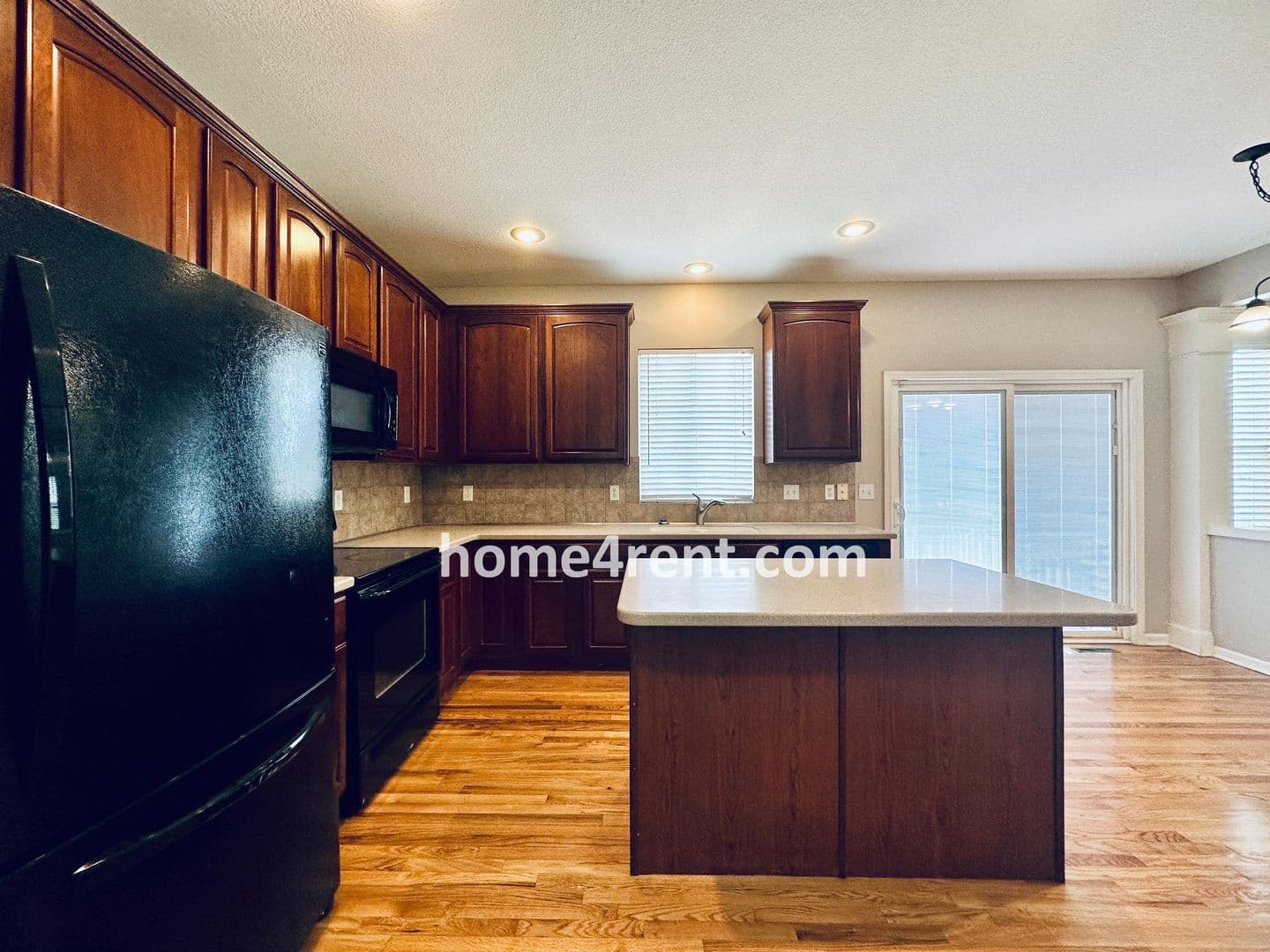 Lenexa House: 8719 Dunraven St