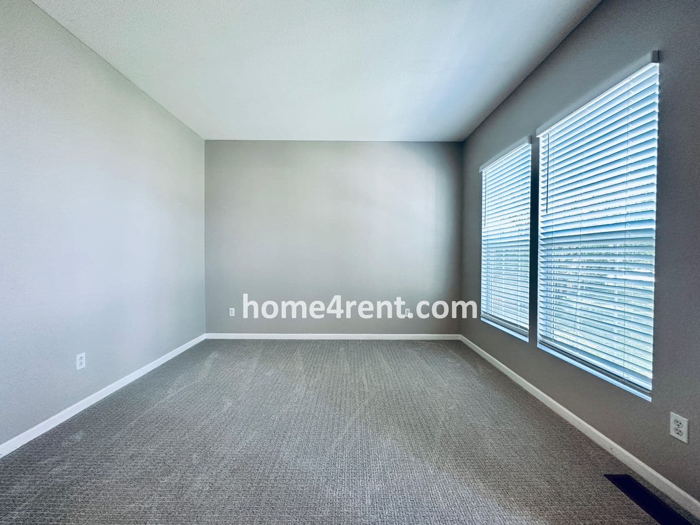 Lenexa House: 8719 Dunraven St