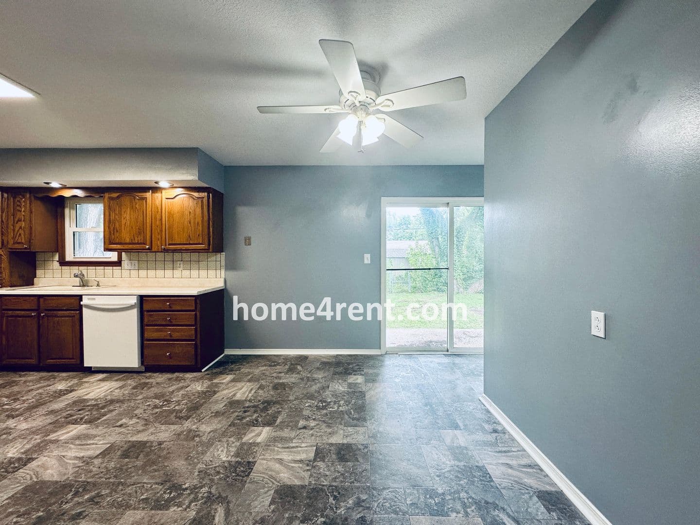 Olathe House: 804 S Weaver St