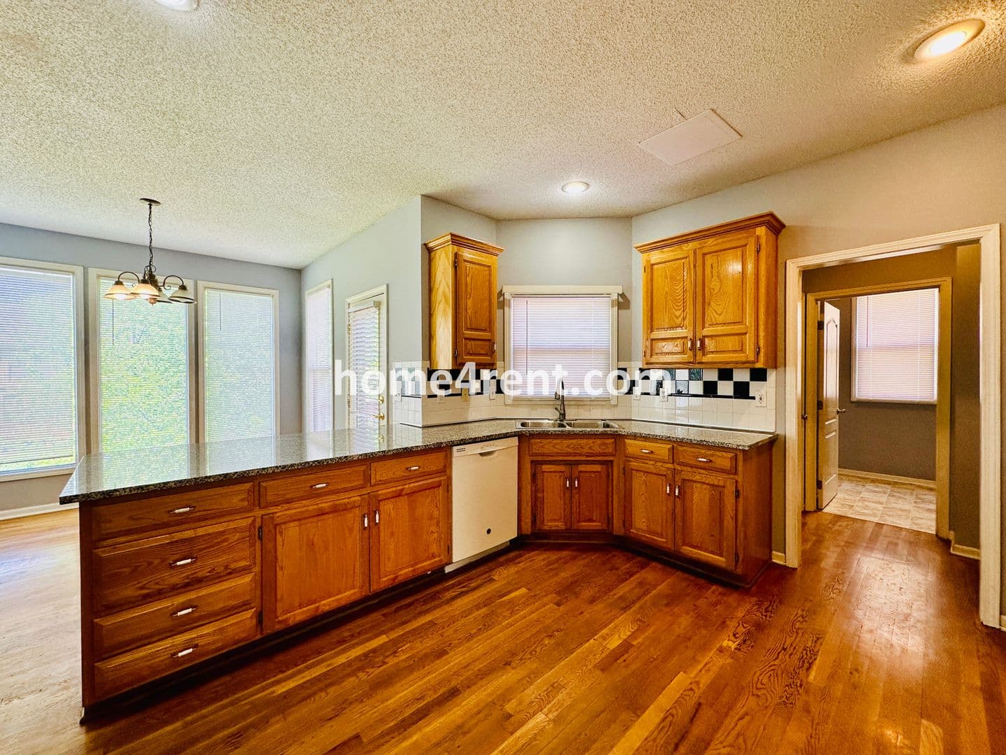 Overland Park House: 8102 W 144th Pl