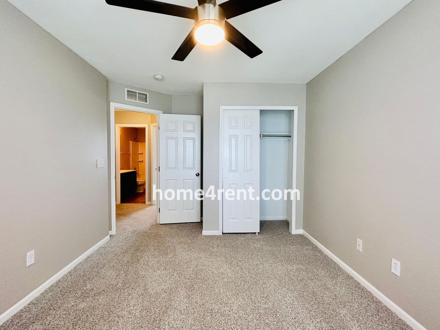 Lenexa House: 8719 Dunraven St