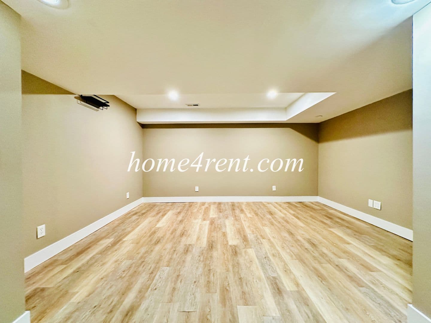 Lenexa House: 15125 W 84th St