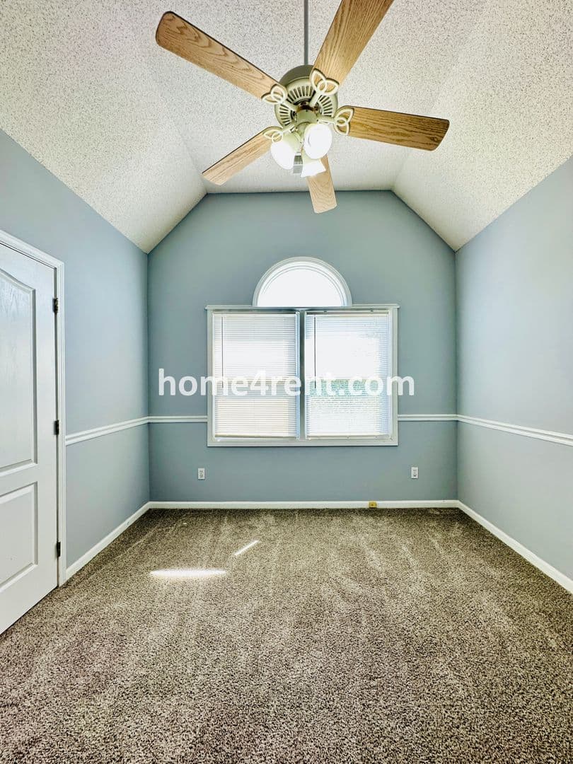 Overland Park House: 8102 W 144th Pl