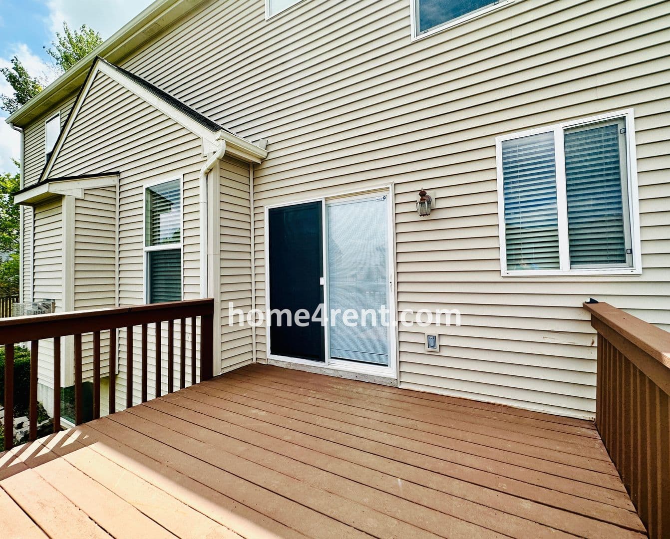 Lenexa House: 8719 Dunraven St