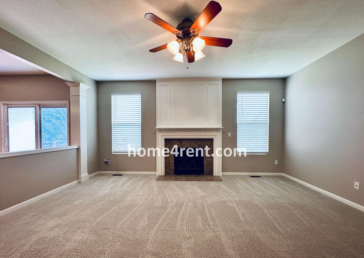 Lenexa House: 8719 Dunraven St