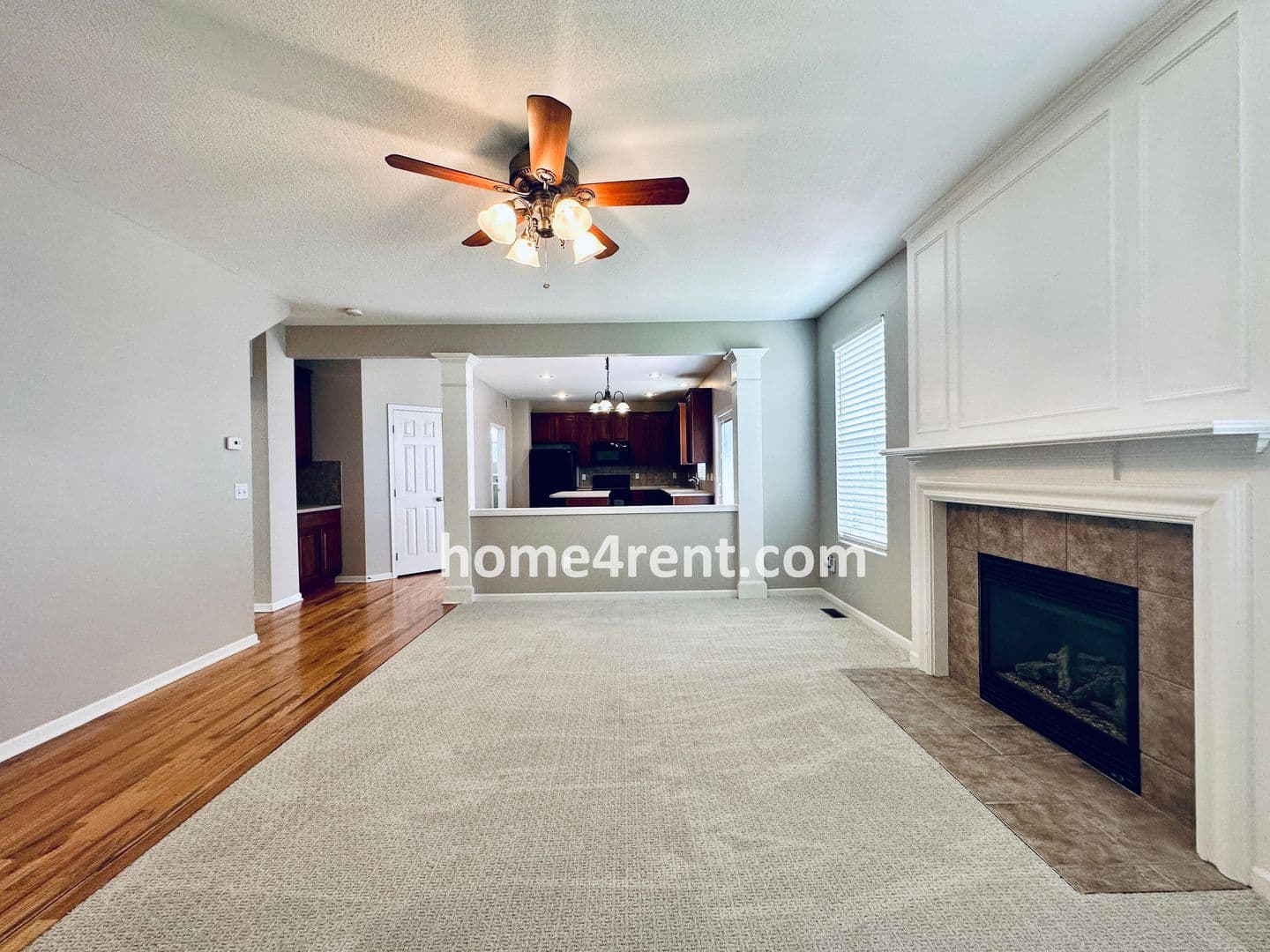 Lenexa House: 8719 Dunraven St