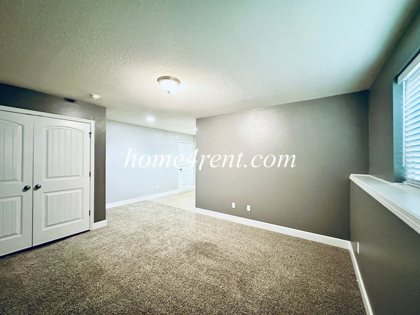 Olathe House: 11135 S Woodsonia Dr