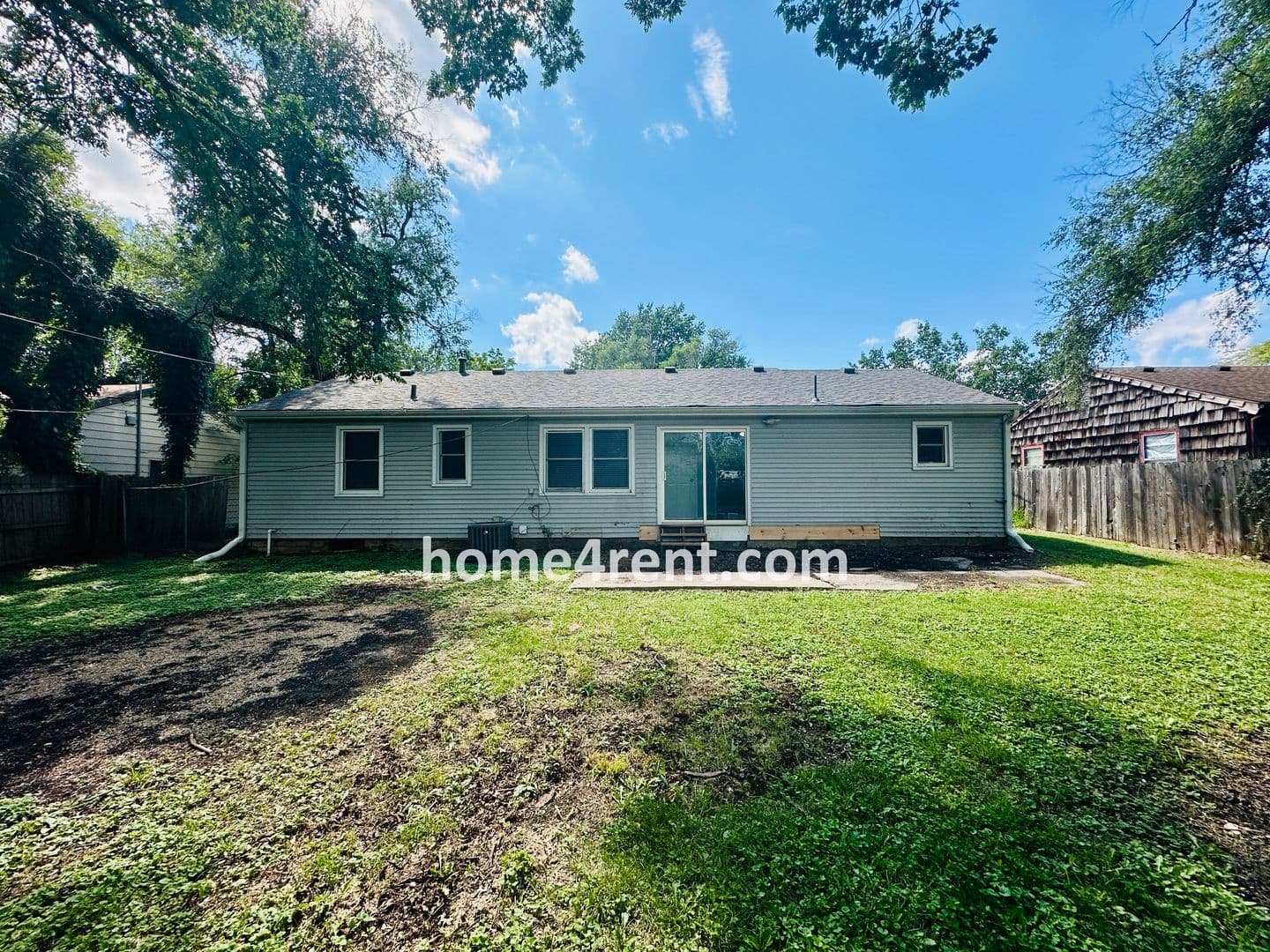 Olathe House: 804 S Weaver St