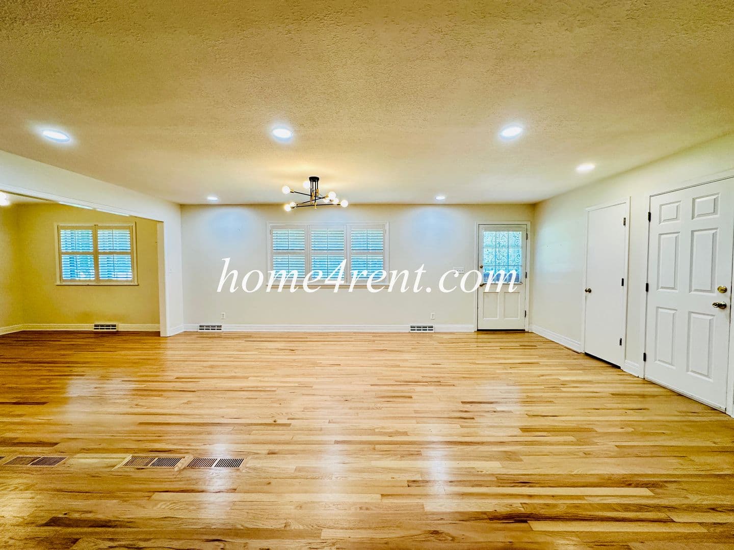 Kansas City House: 11131 Wornall Rd