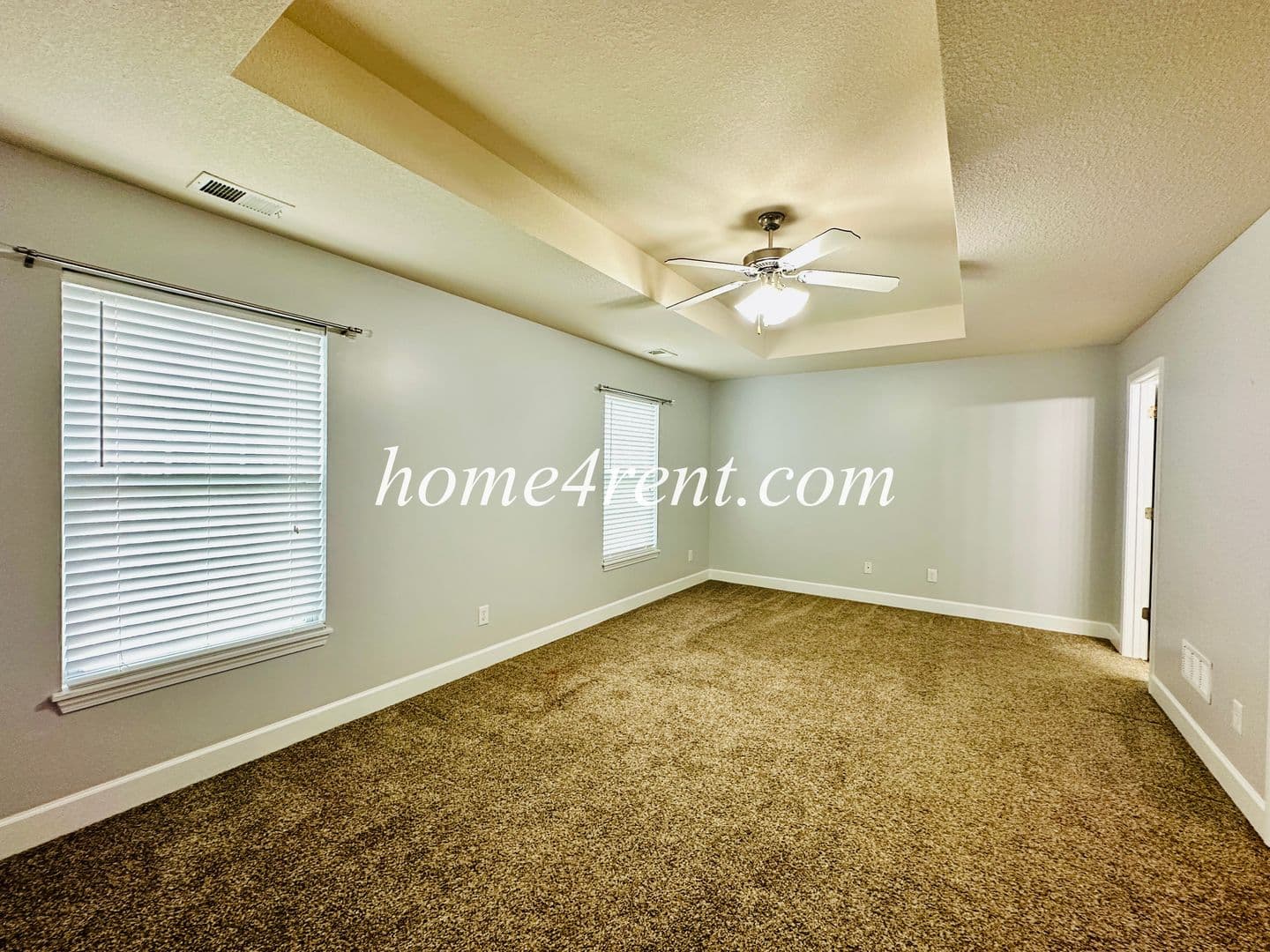 Olathe House: 11135 S Woodsonia Dr