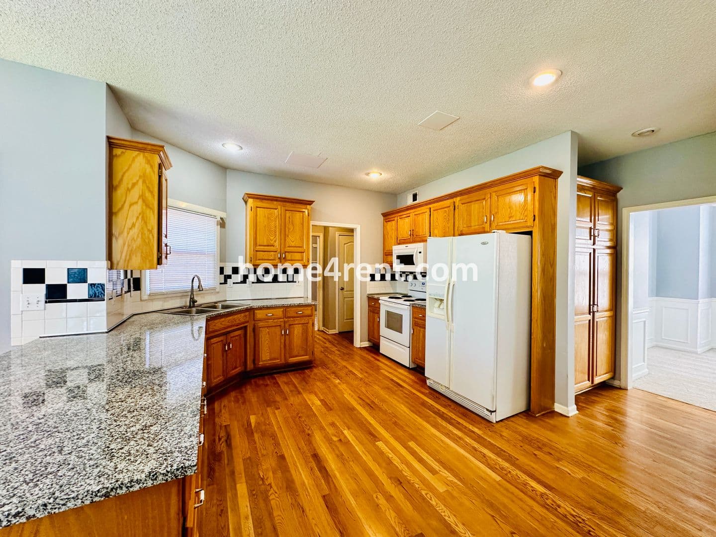 Overland Park House: 8102 W 144th Pl
