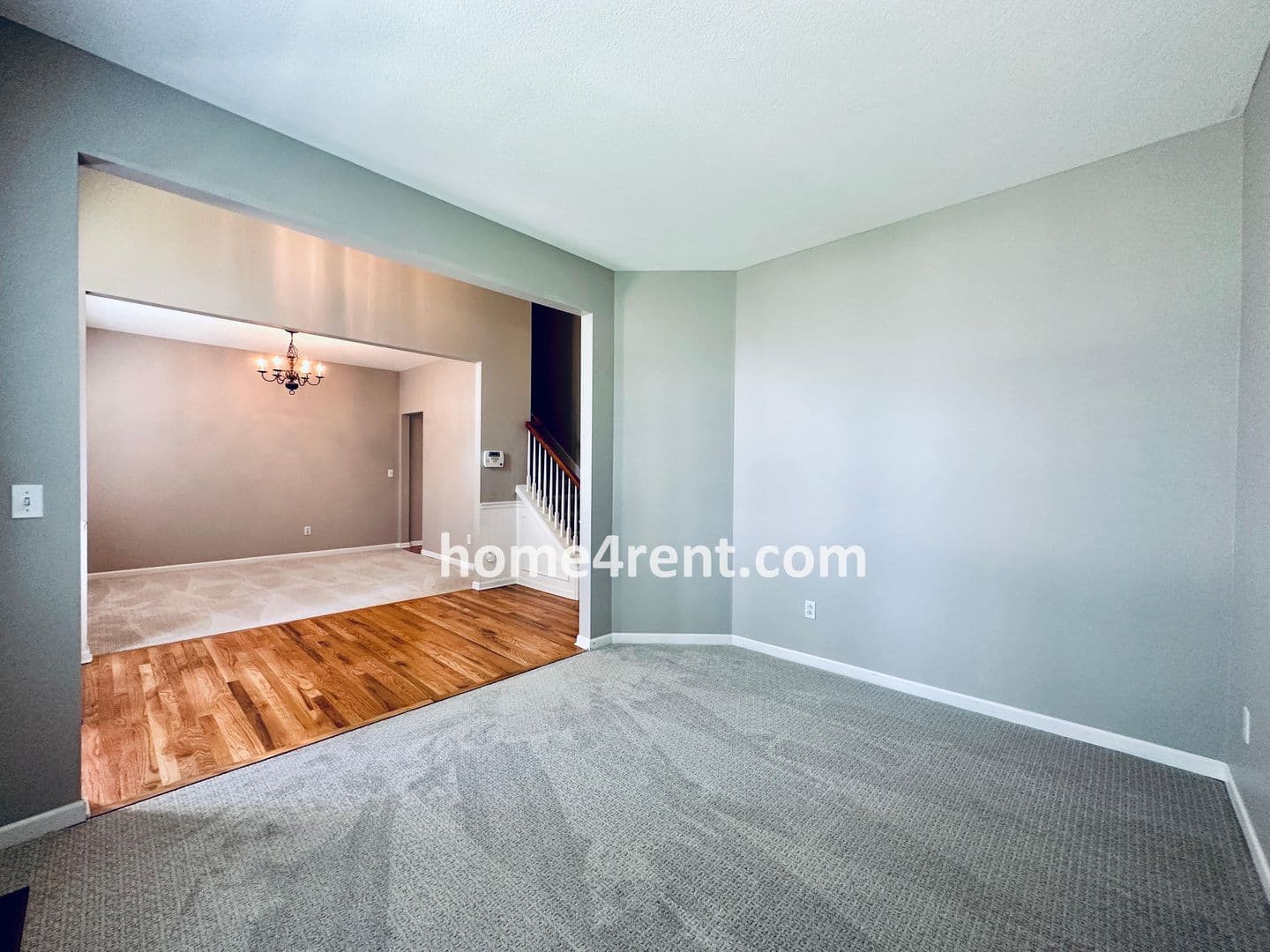 Lenexa House: 8719 Dunraven St