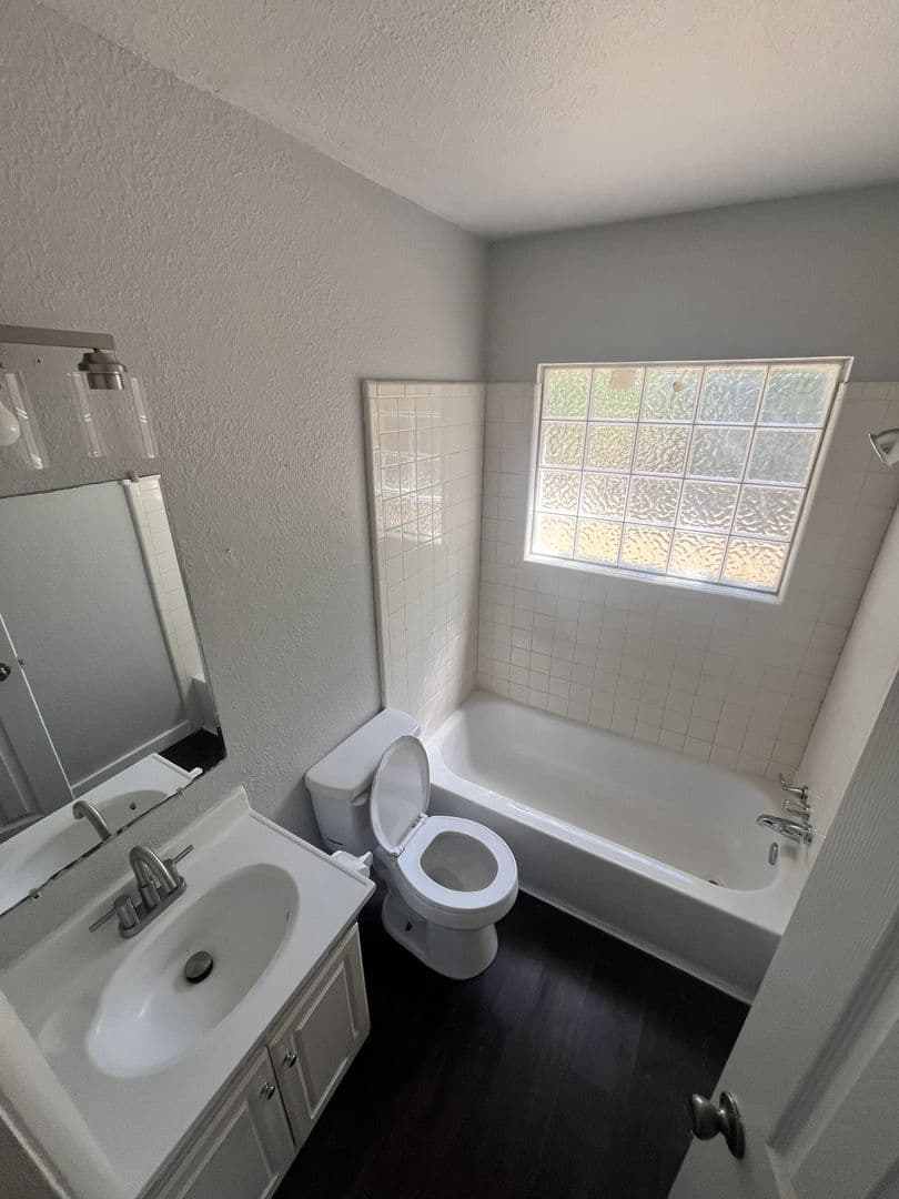 Lawton House: 910 1/2 SW 7th St.