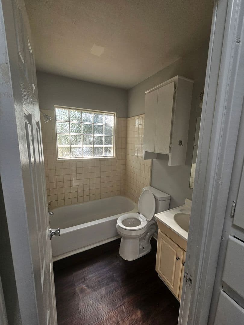 Lawton House: 910 SW 7th St.