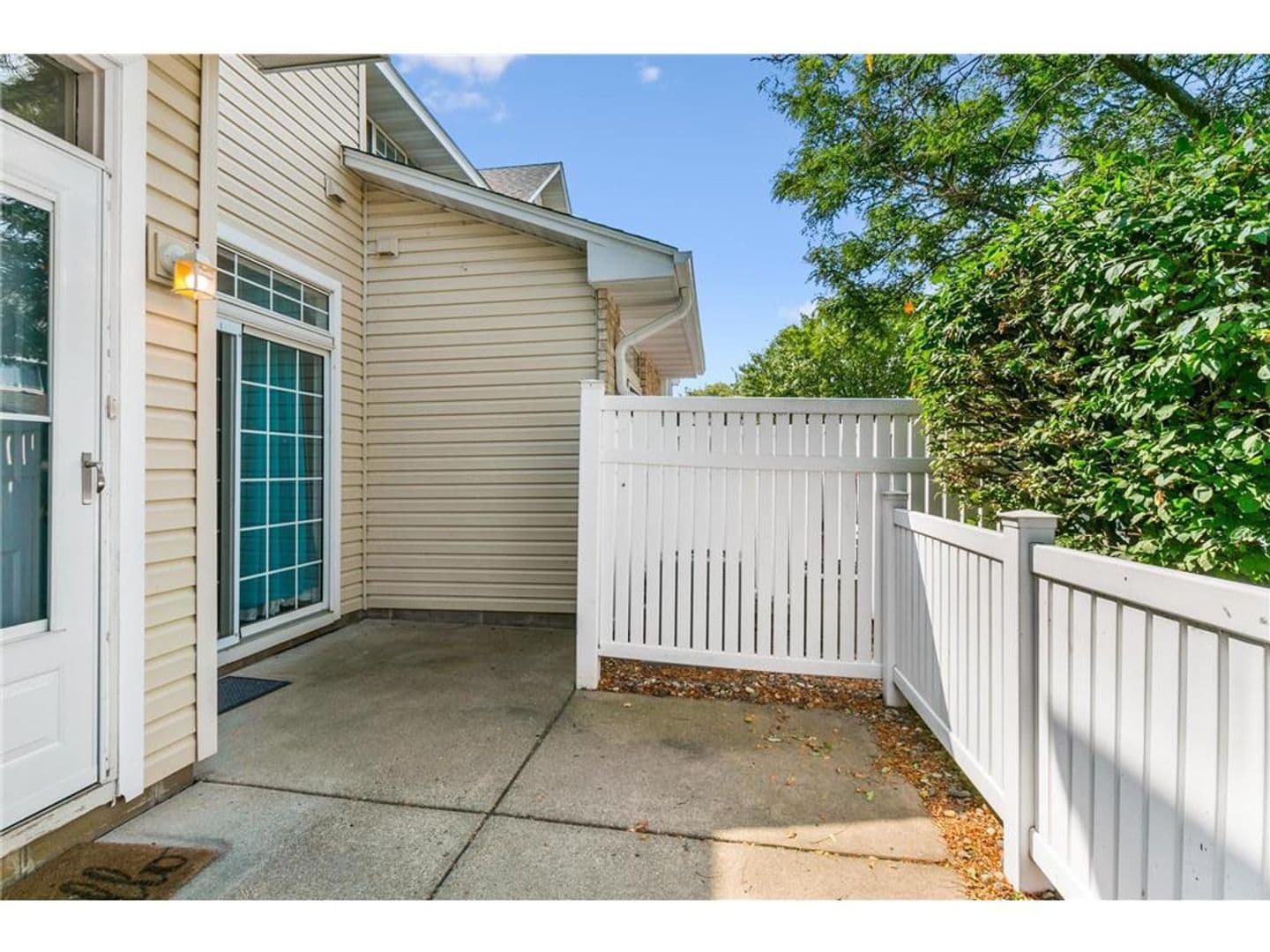 Apple Valley Townhome: 7184 155th St W