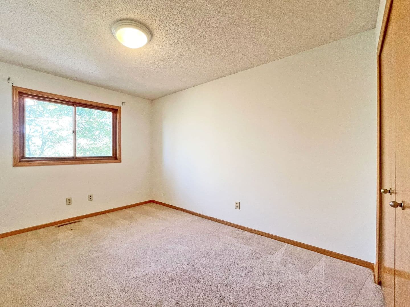 Woodbury House: 10066 Fox Run Cove