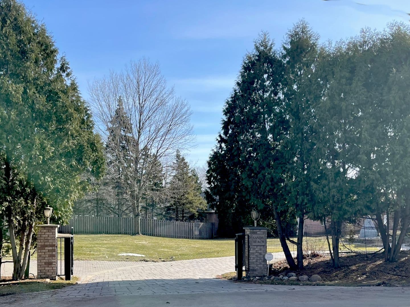 Orono House: 3995 North Shore Dr